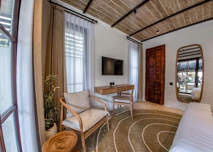 Villa Putri Salju By Evdekimi - Scenic Terrace In The Artistic Heart Of
