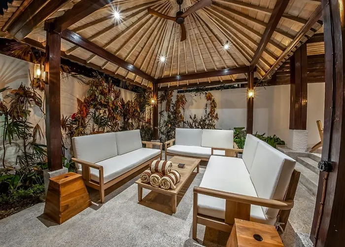 Putri Salju By Evdekimi - Scenic Terrace In The Artistic Heart Of Villa *