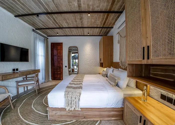 Putri Salju By Evdekimi - Scenic Terrace In The Artistic Heart Of Villa Ubud