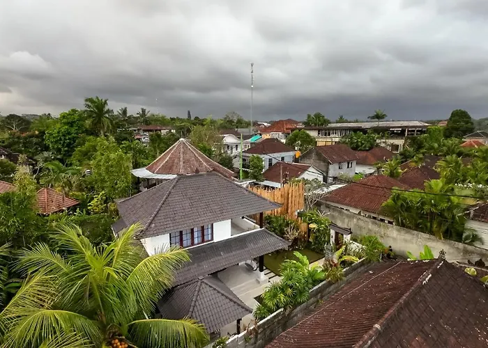 Putri Salju By Evdekimi - Scenic Terrace In The Artistic Heart Of